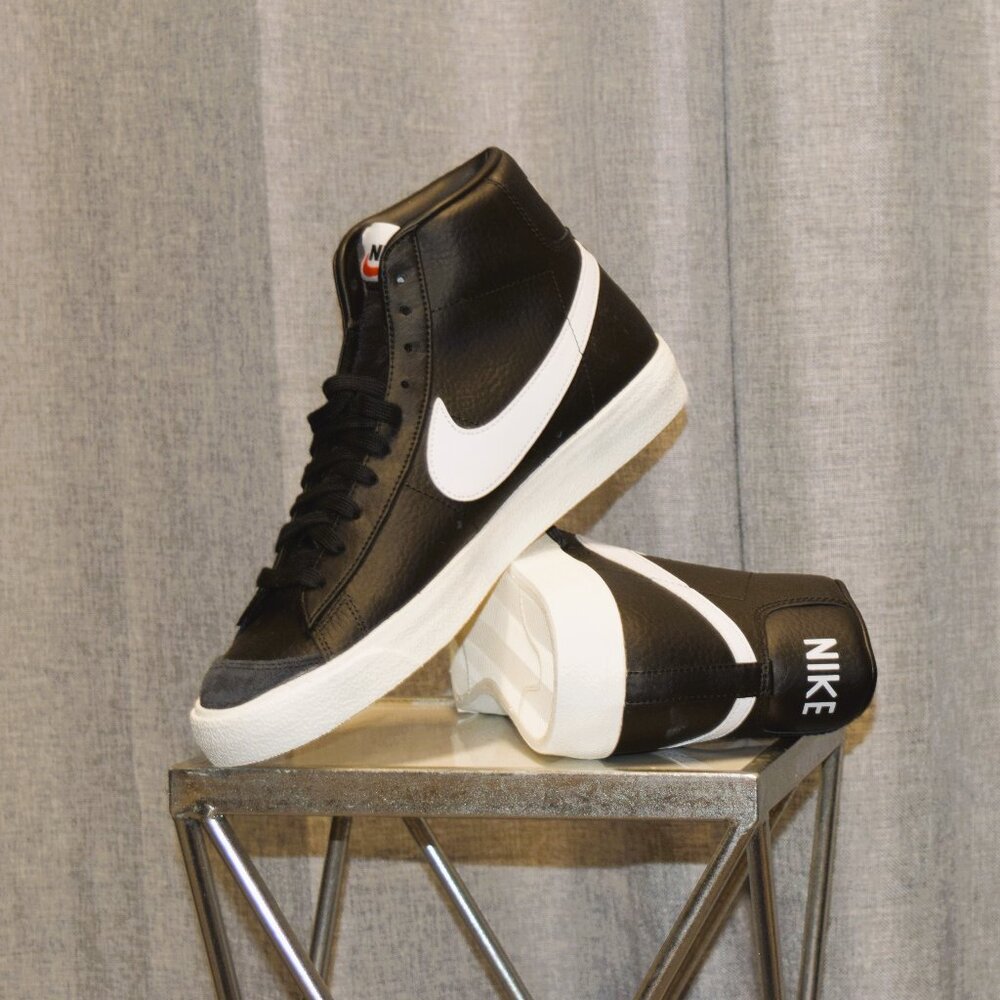Nike - Mens 9.5